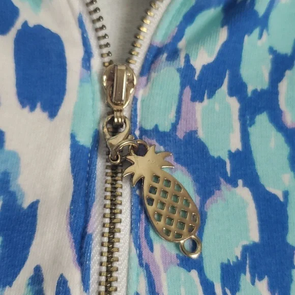 Lilly Pulitzer Pineapple Print Top in Women's EUC - Picture 6 of 6